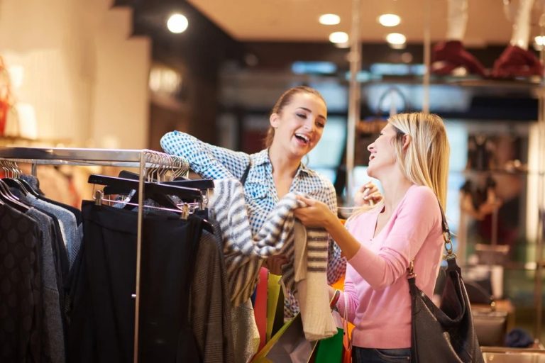 5 Benefits of Purchasing Discount Attire